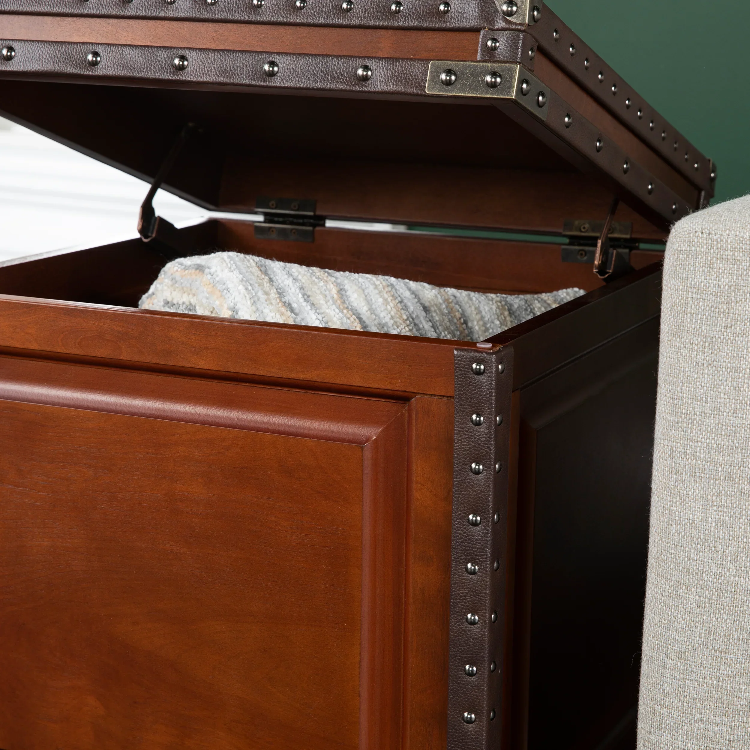 Amherst Trunk End Table w/ Storage - Image 5