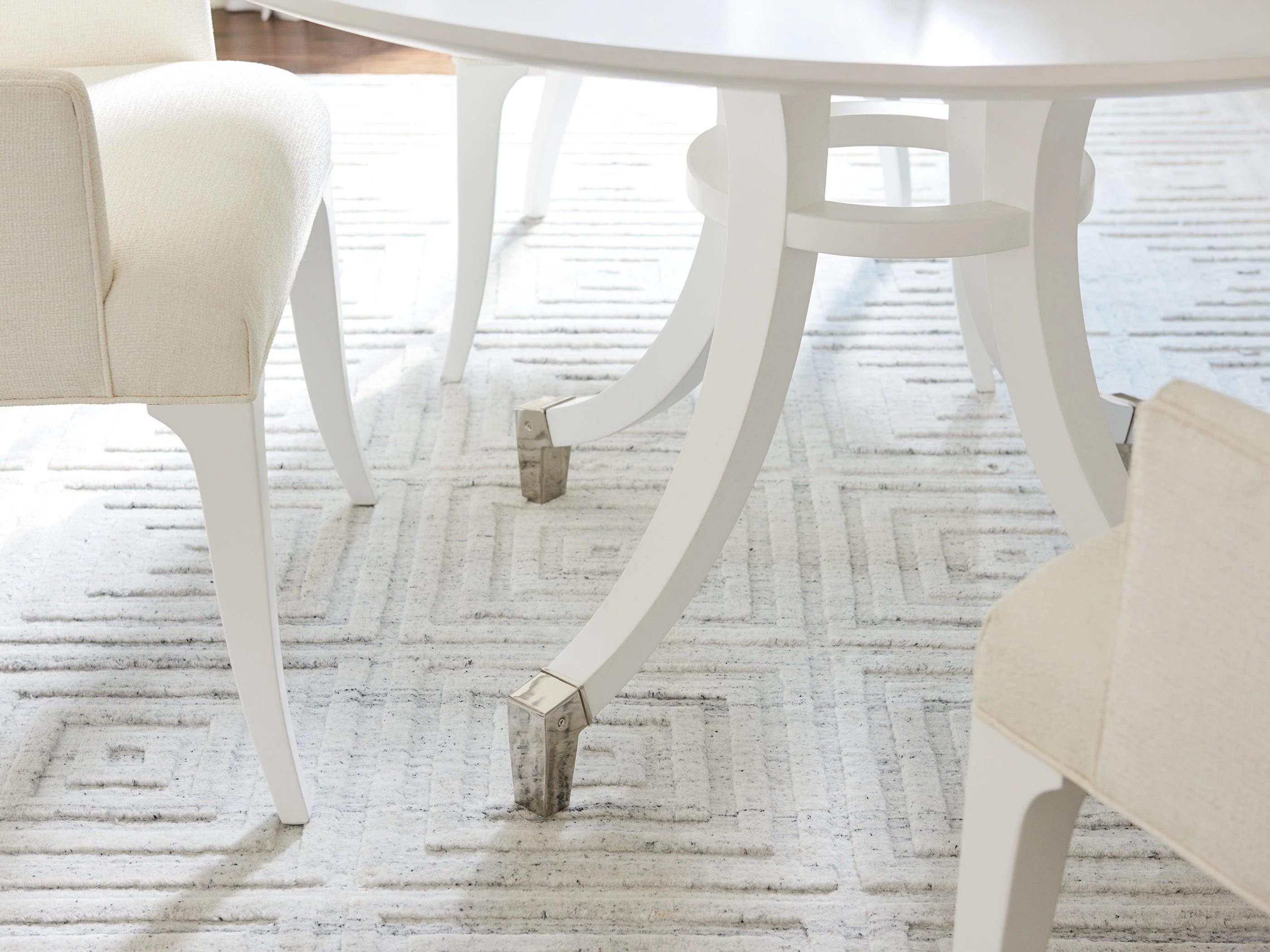 Avondale Bloomfield Round Dining Table - Image 4