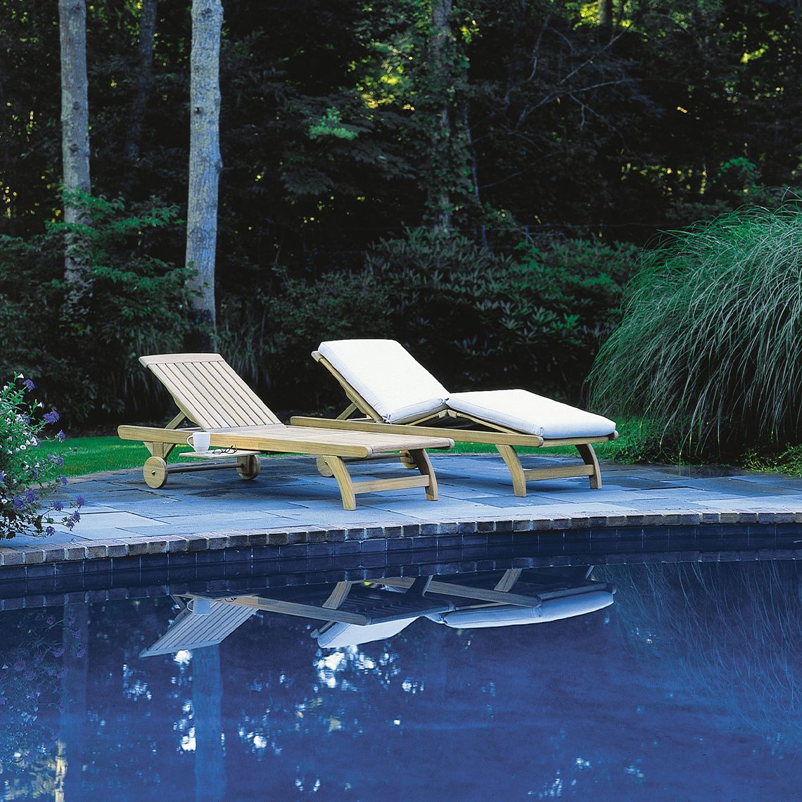 Classic Adj. Knee-Bend Chaise Lounge W/Wheels - Image 3