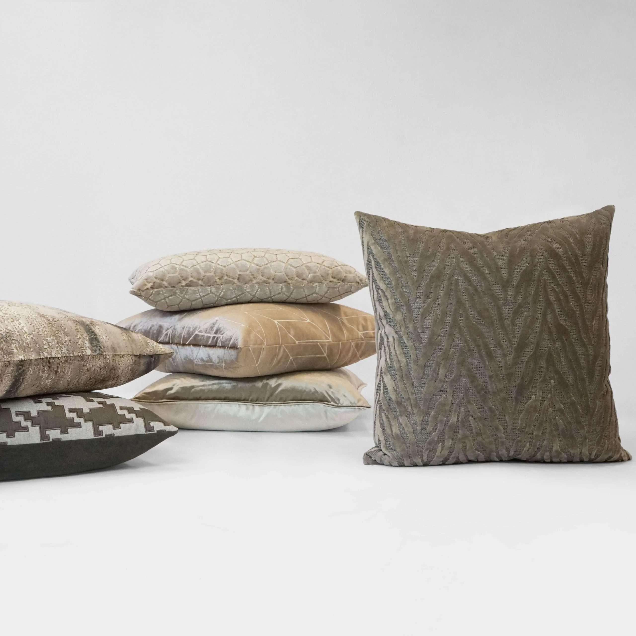 Harlan Pillow - Image 4