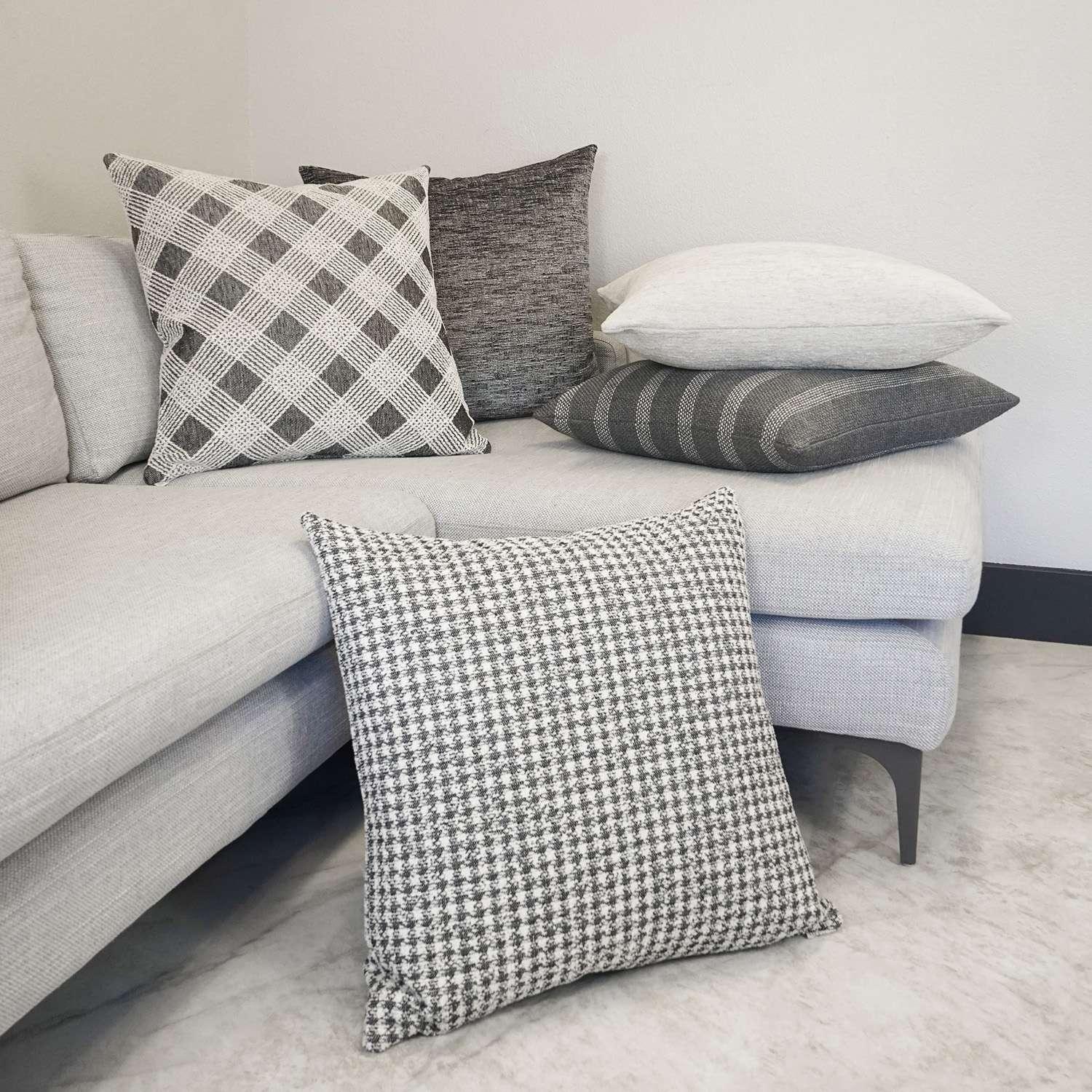 Kloss Pillow - Image 4