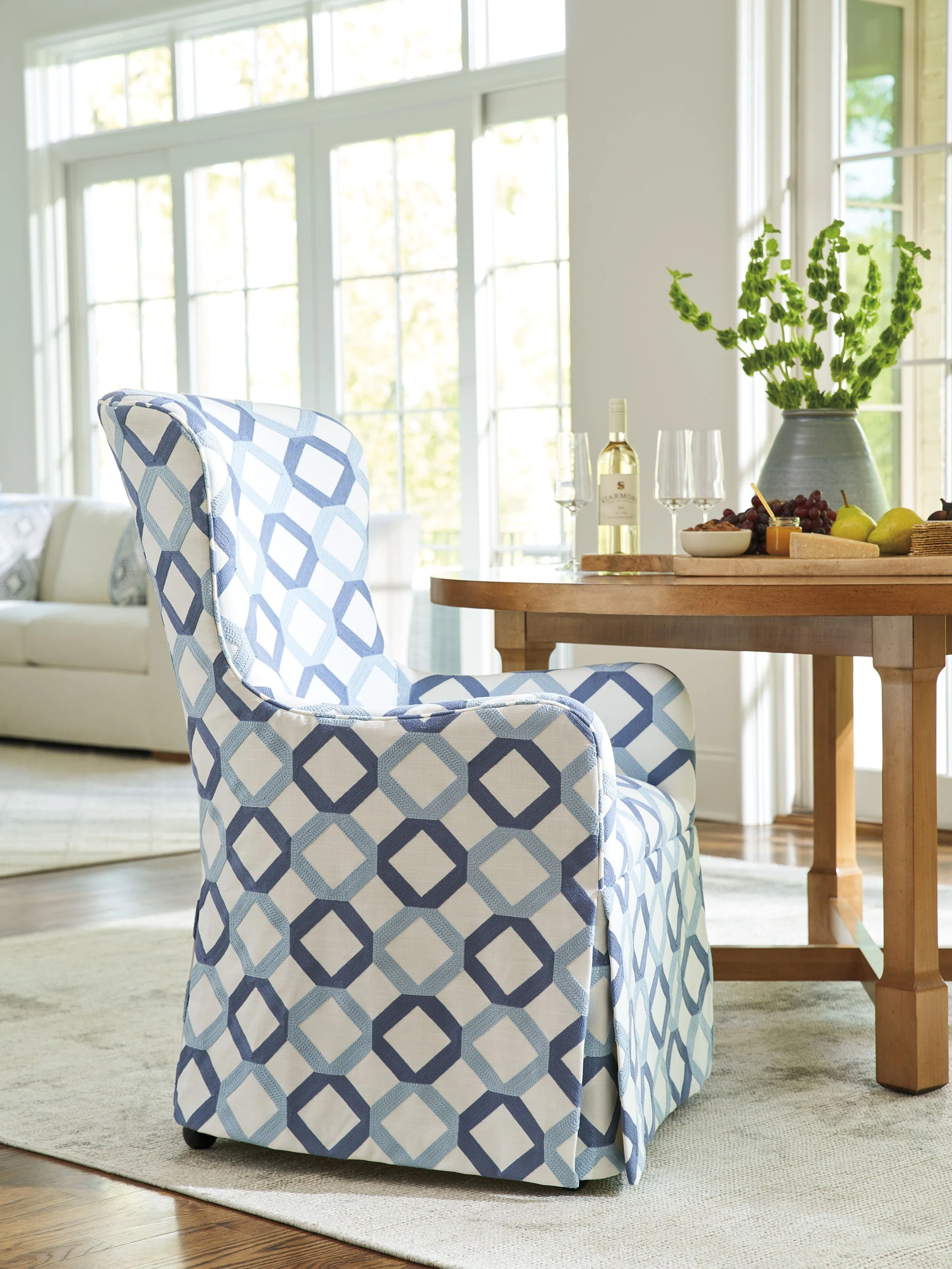 Laguna Aliso Upholstered Host Chair W/Casters - Image 3