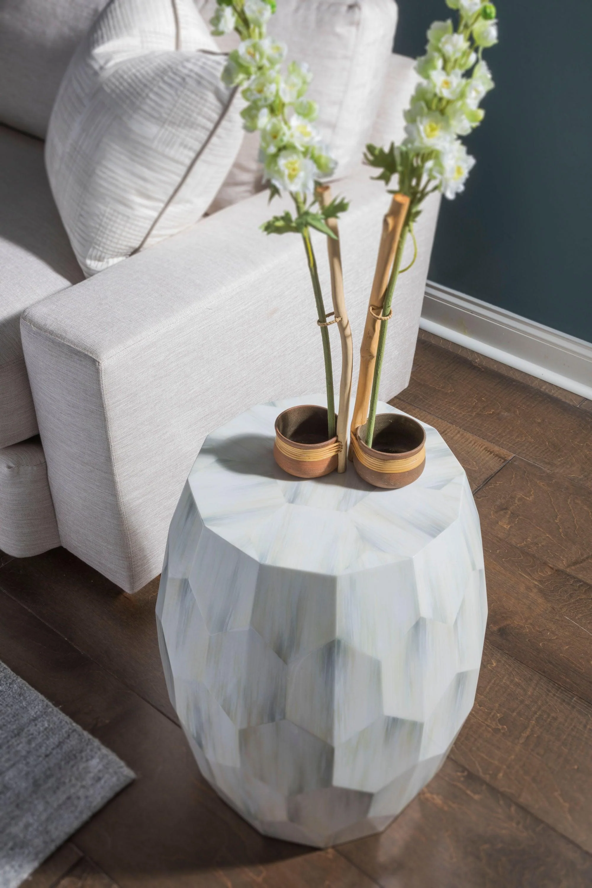 Signature Designs Bello Faceted Drum Table - Image 3