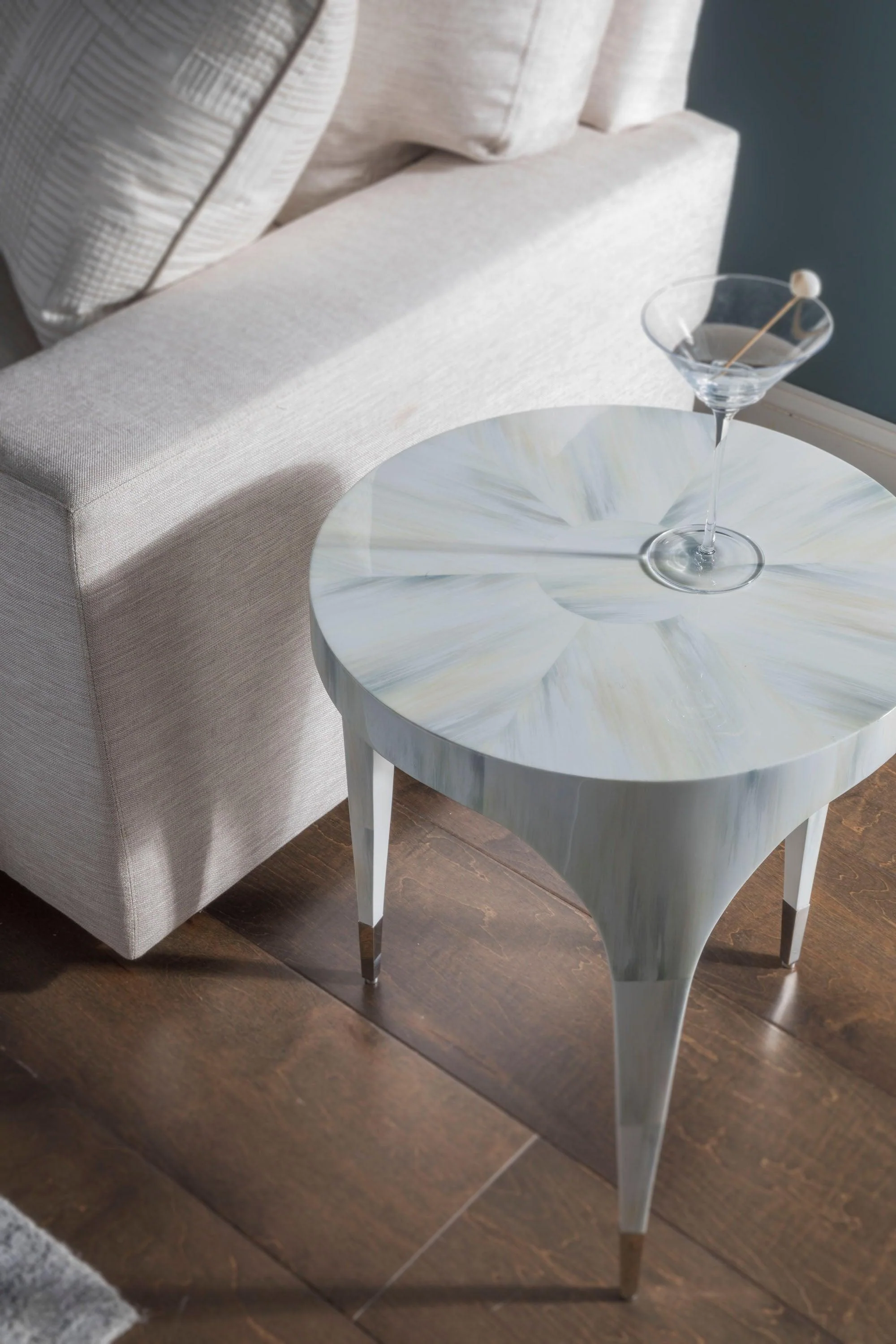 Signature Designs Bello Round Spot Table - Image 4