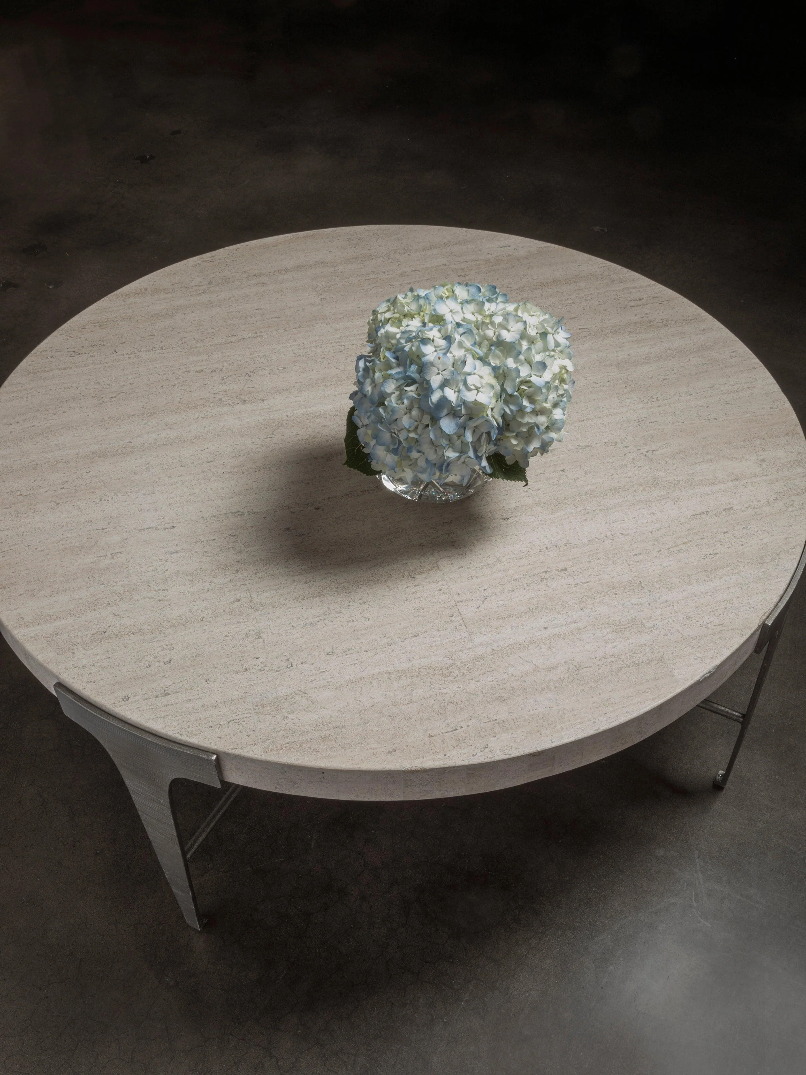 Signature Designs Cachet Round Cocktail Table - Image 4
