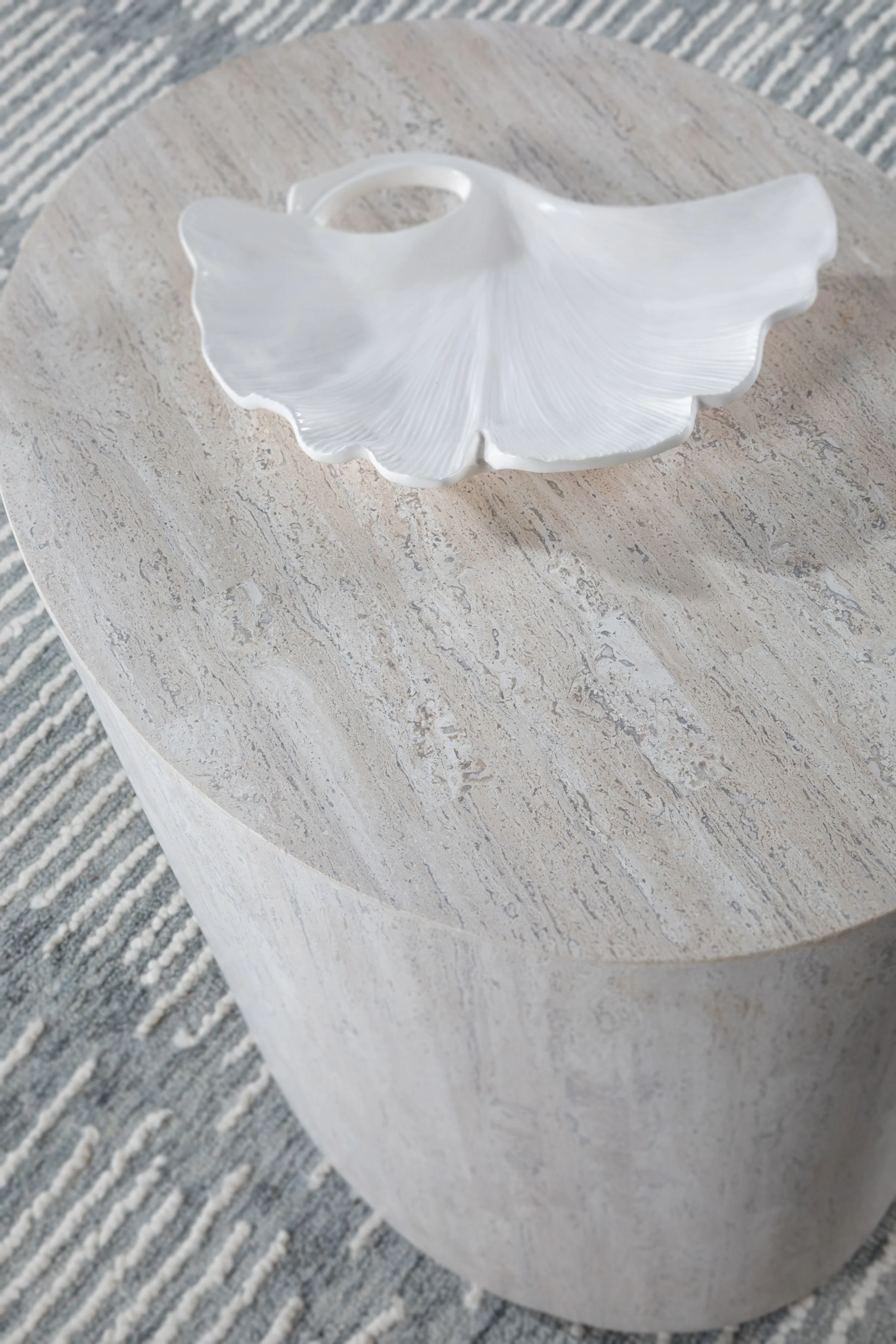Signature Designs Cassio Oval Side Table - Image 4