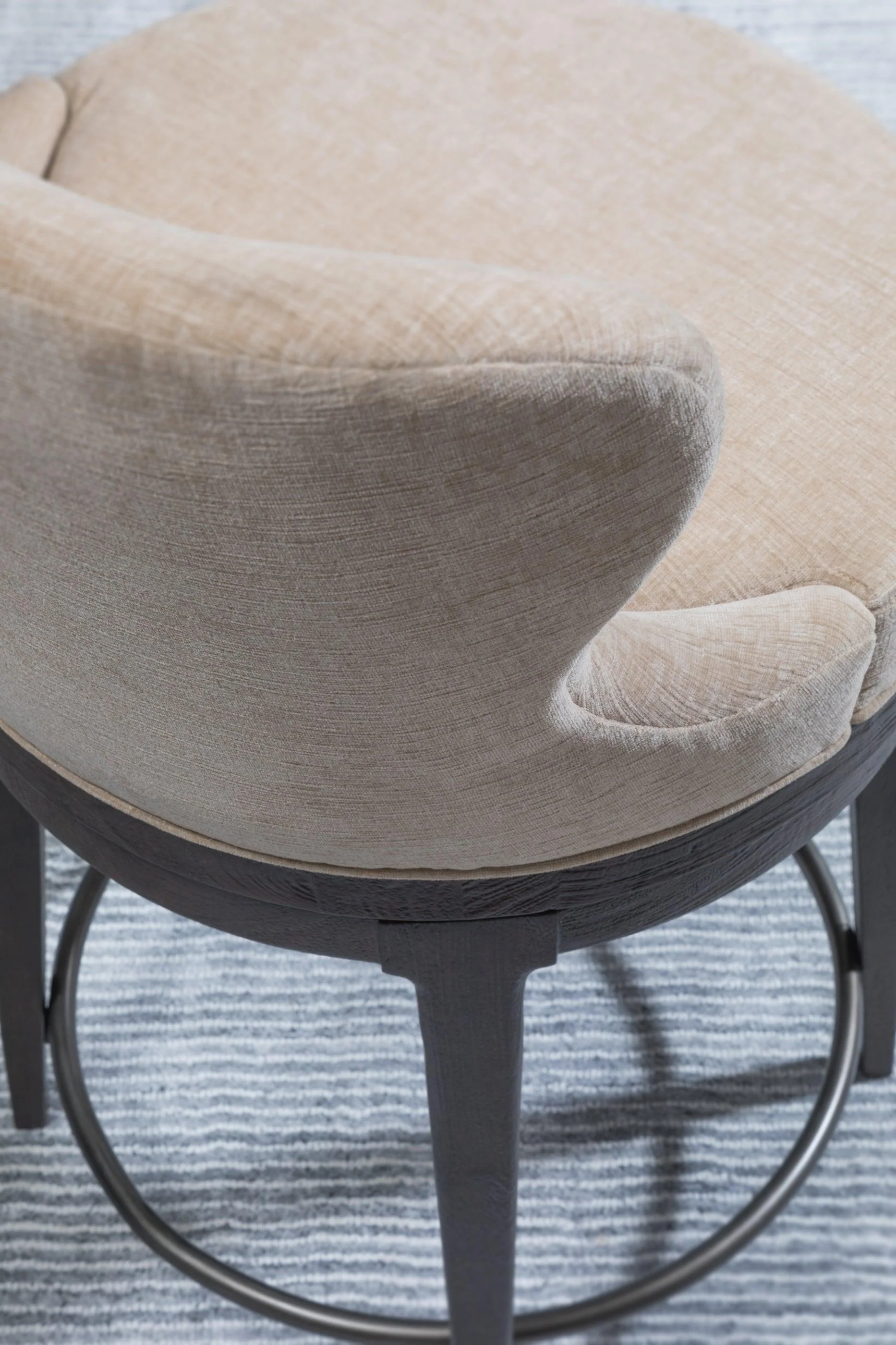 Signature Designs Willa Swivel Barstool - Image 4