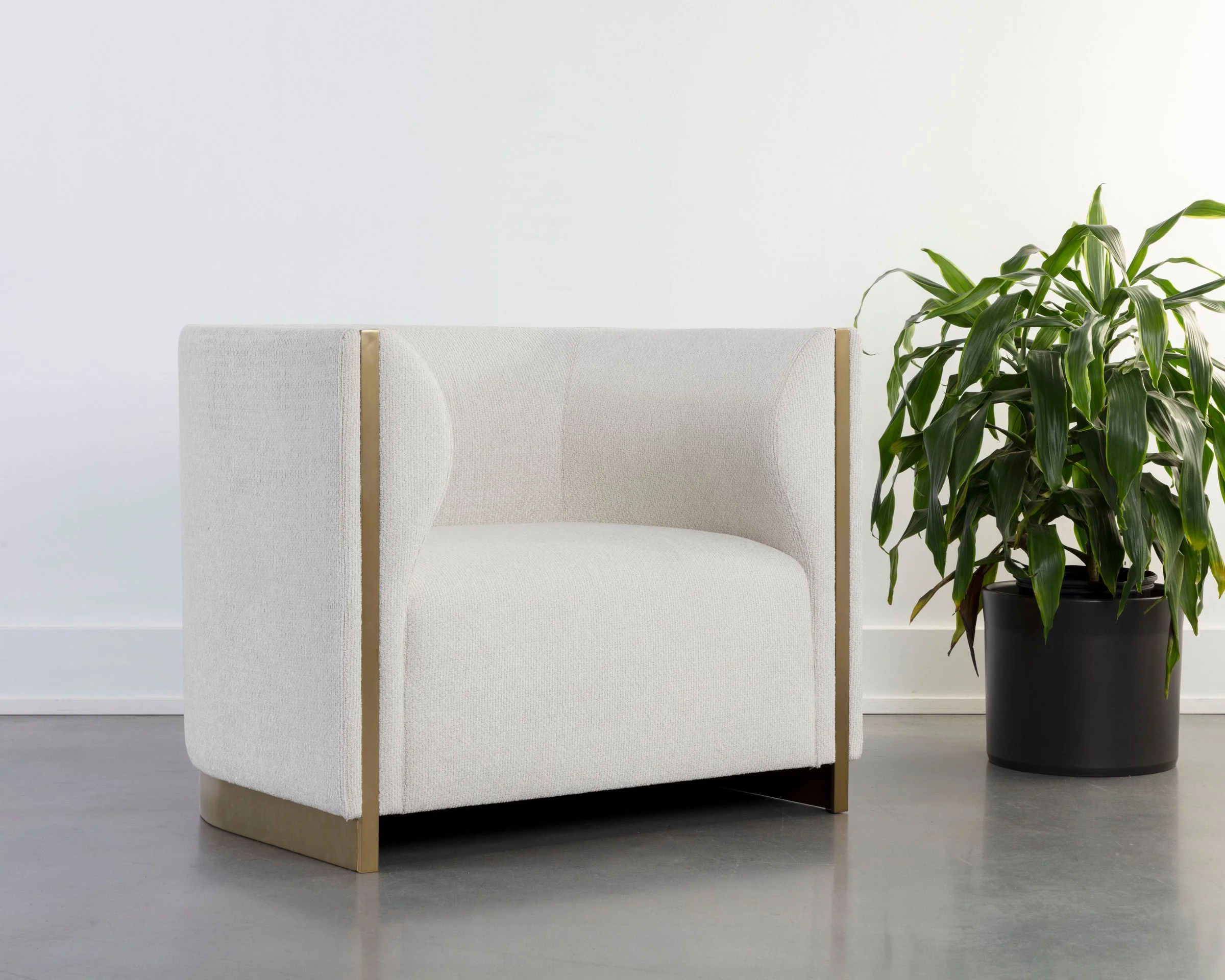 Larron Armchair - Image 6